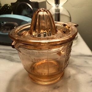 Vintage style juicer and measuring cup
